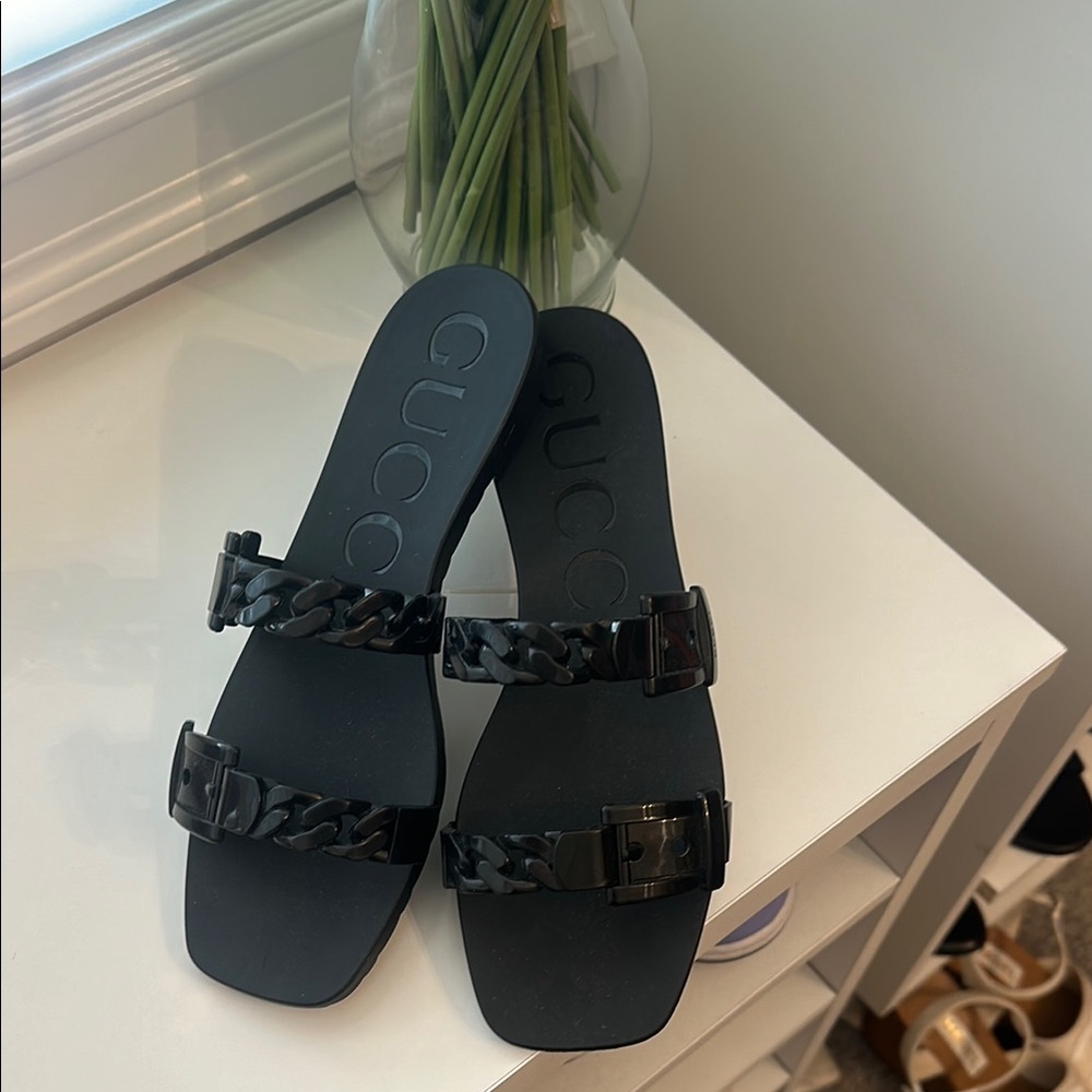 **NEW** Gucci Black Slide Sandals with Chain Detail NO BOX OR DUST BAG
